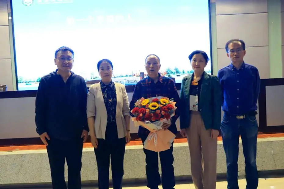 著名书法家牛迈程教授  做客西安科技大学“研途成长”讲堂