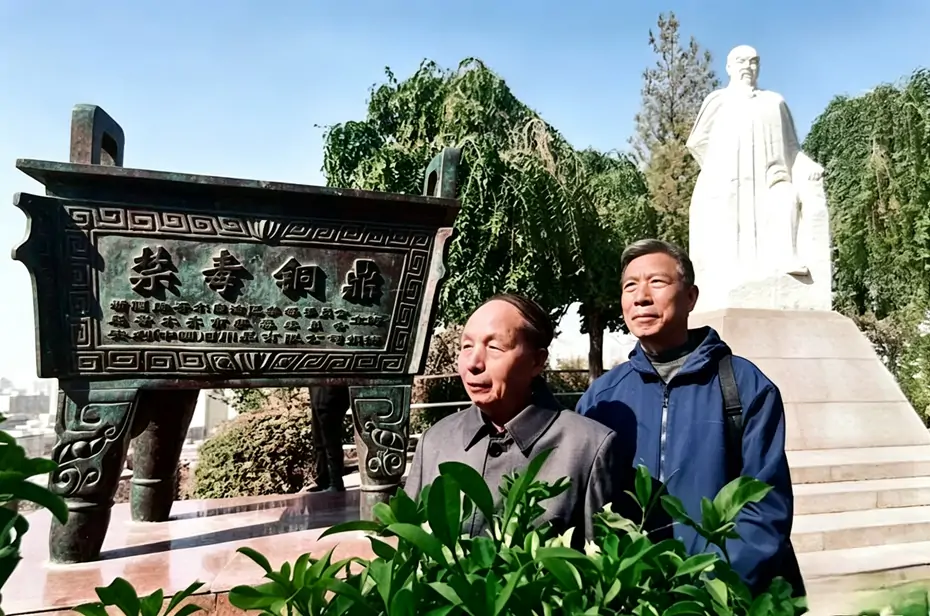 禁毒铜鼎，缅怀林公