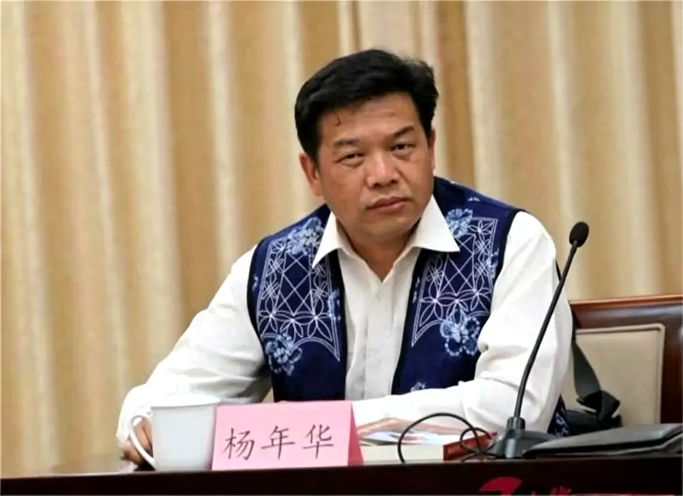 用忠诚与信念耸起中国脊梁